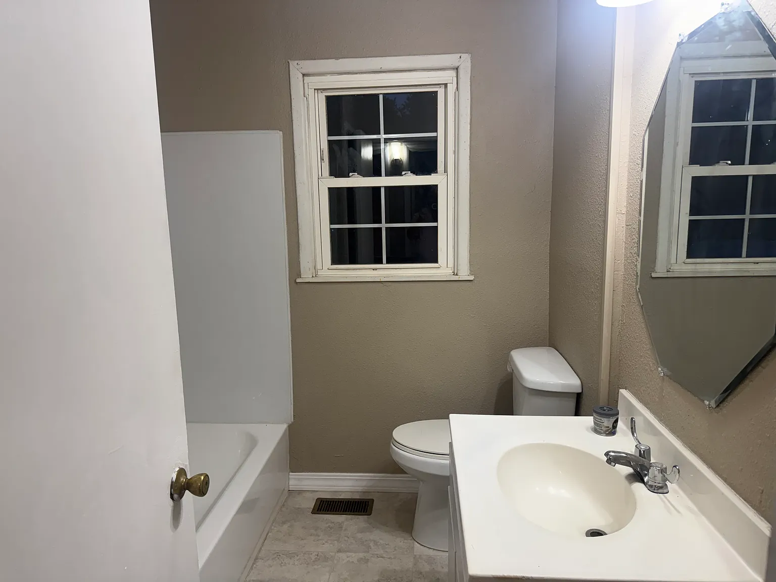 4 bed, 2.5 bath, 2000 sqft, $1,400 — Photo 4