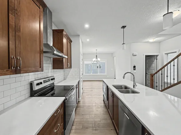 18 Sage Hill Ln NW #18, Calgary, AB T3R 2A6