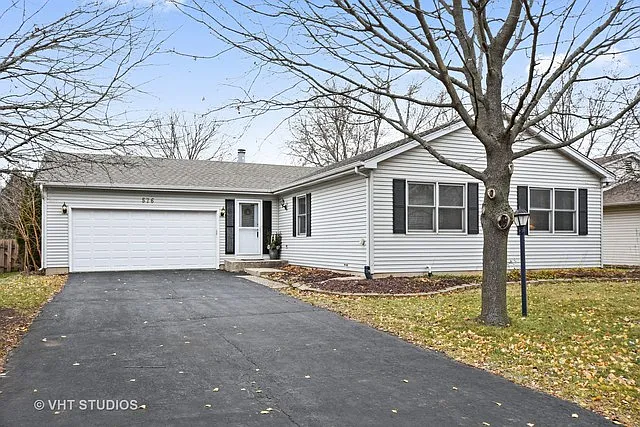 576 Norman Dr photo 1