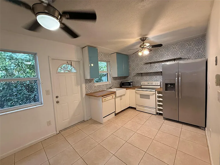1104 N 17th Ct #105 — Photo 2