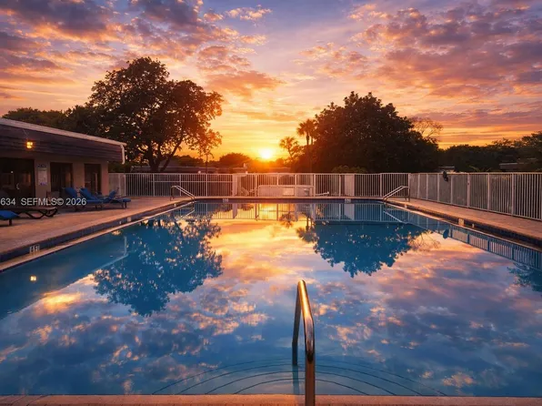 5700 White Hickory Cir, Fort Lauderdale, FL 33319