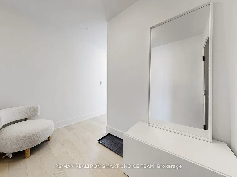 11 Yorkville Ave #5002 — Photo 9