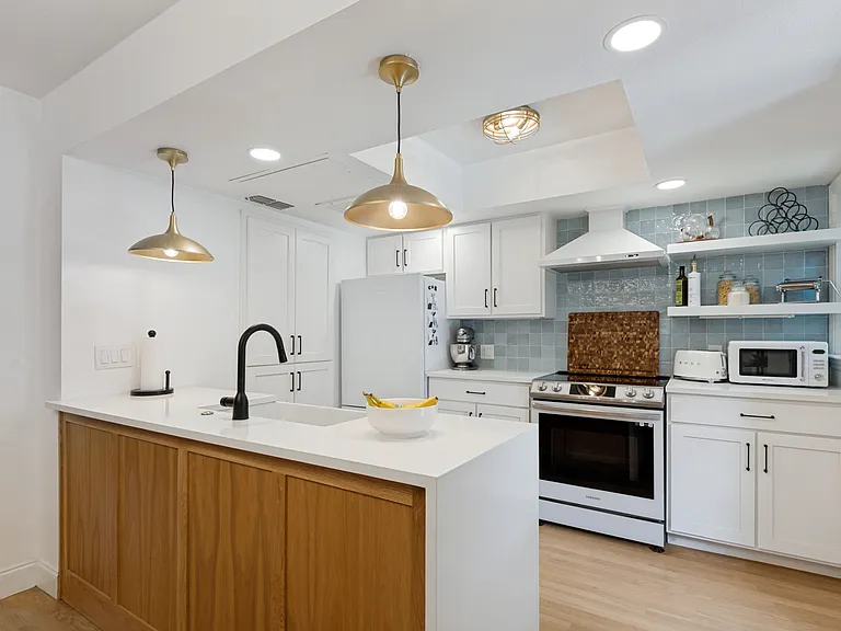 6359 Oriole Dr — Photo 1