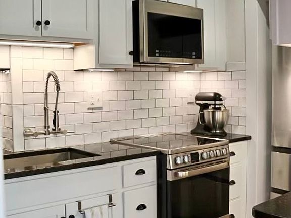 2nd image of 205 Hawke St #B