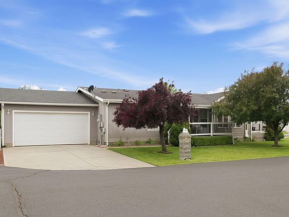 3rd image of 756 NE Sioux Ct