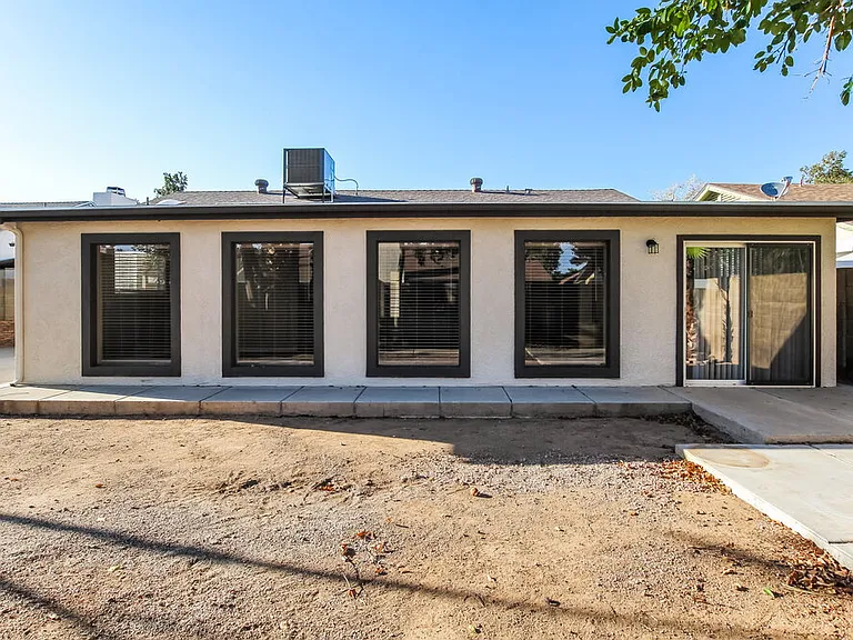 1101 W Wickieup Ln — Photo 16