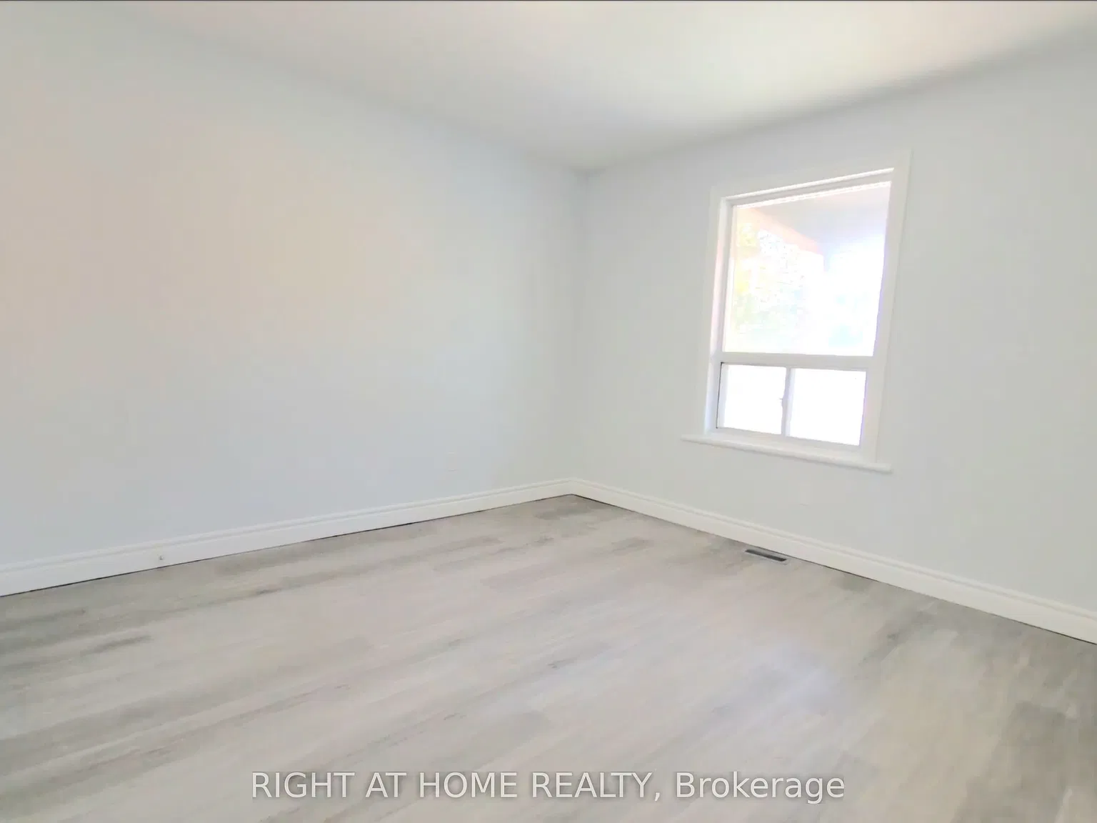 4 bed, $2,800 — Photo 1