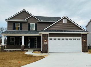 8708 Sawgrass Ln, White Lake, MI 48386