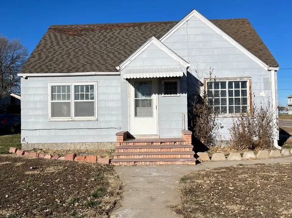 620 E 7th St, Cozad, NE 69130