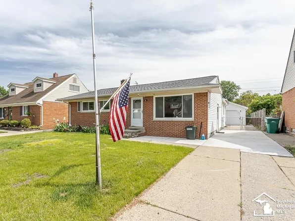 37613 Castle Dr, Romulus, MI 48174