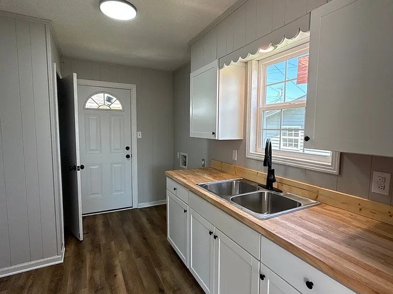129 E Jefferson St — Photo 2