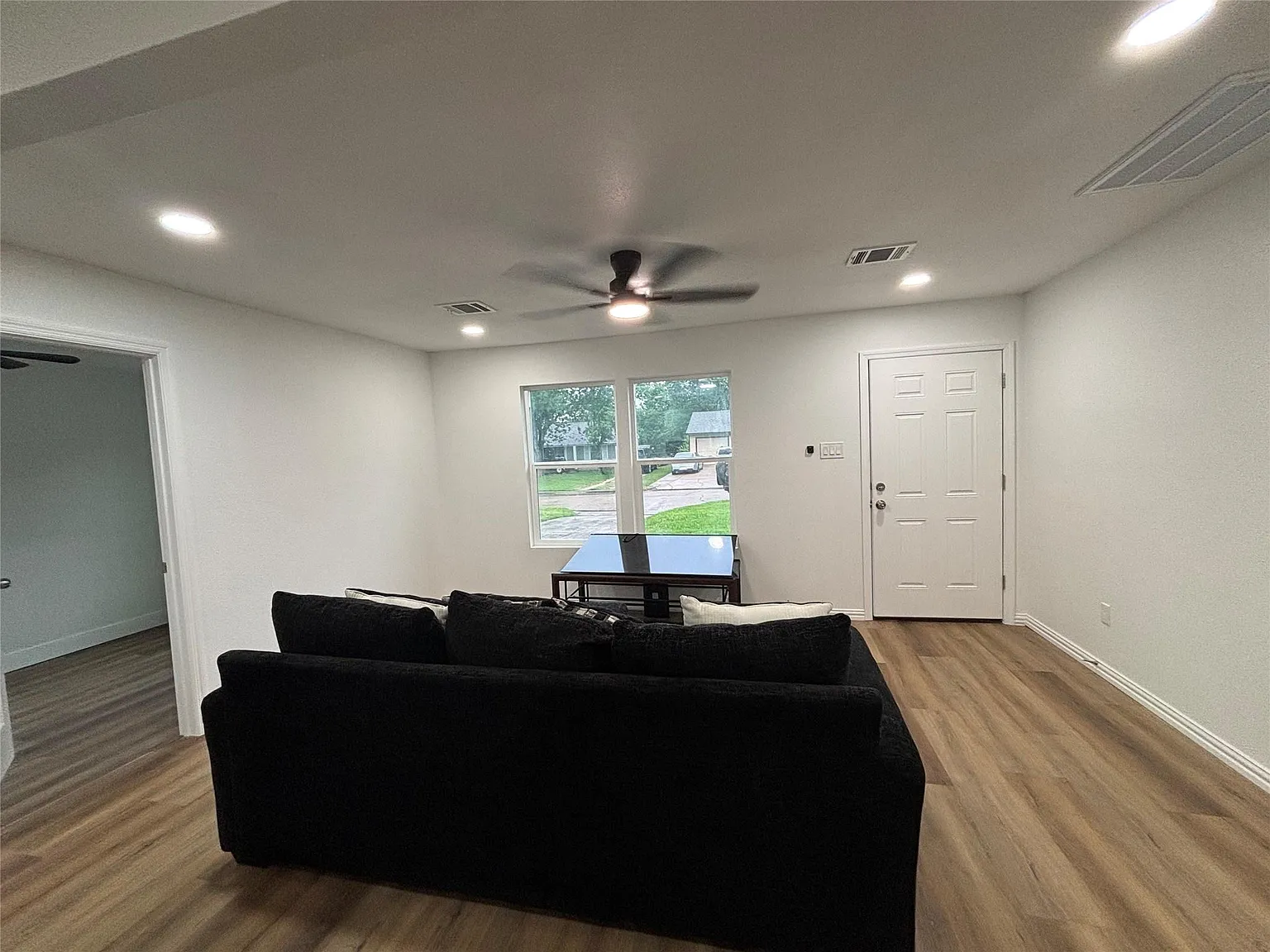 4 bed, 2.0 bath, 1260 sqft, $2,195 — Photo 2