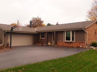 1237 Chippewa Dr, Waukesha, WI 53186
