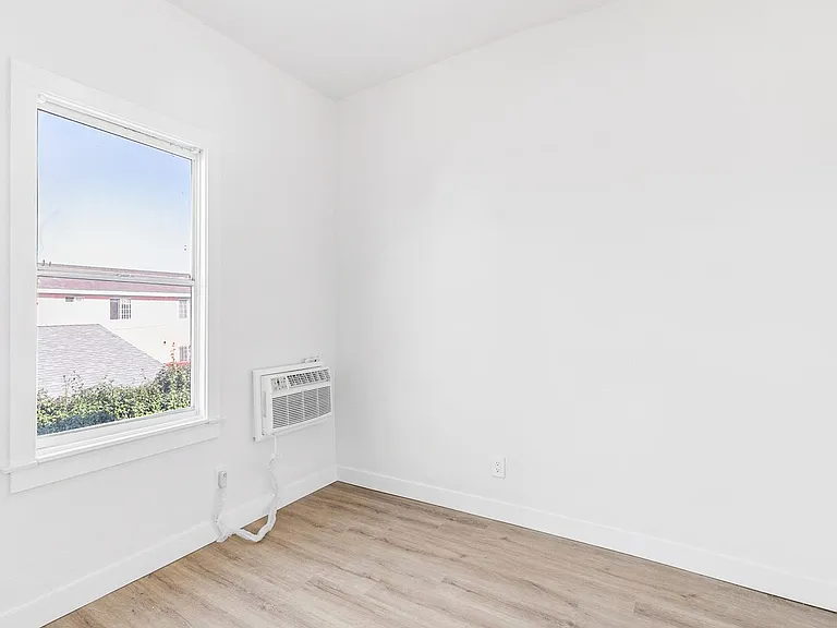 1618 E. Vernon Ave — Photo 4