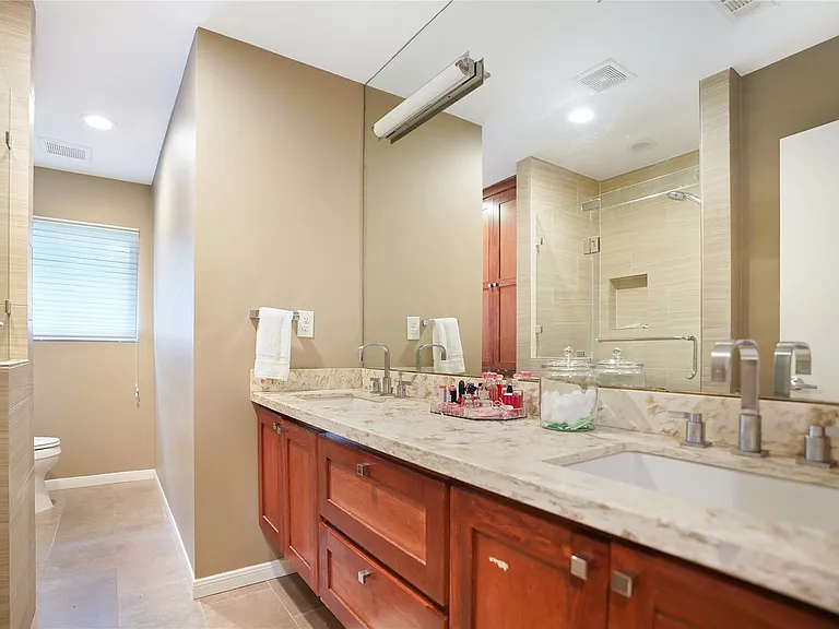 5643 Terwilliger Way — Photo 21