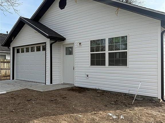 5th image of 387 Harrison St