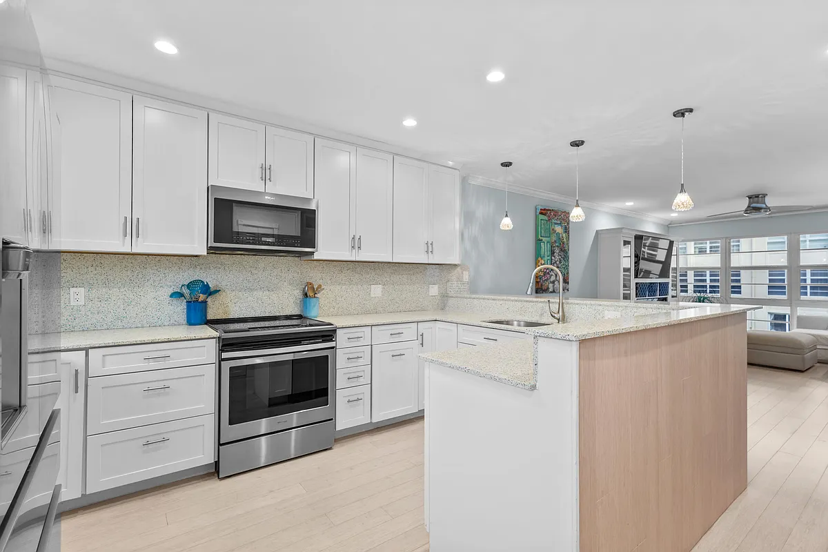 Building Photo - 3851 N Ocean Blvd #204