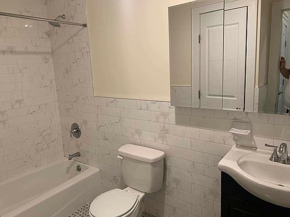 3rd image of 152 W 76th St APT 2A