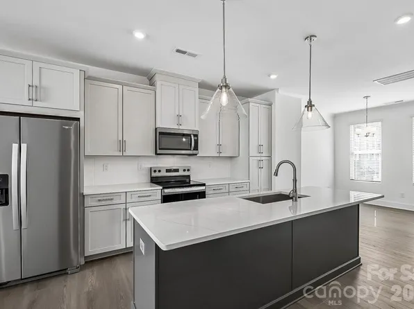 1131 Kokomo Ln, Charlotte, NC 28206