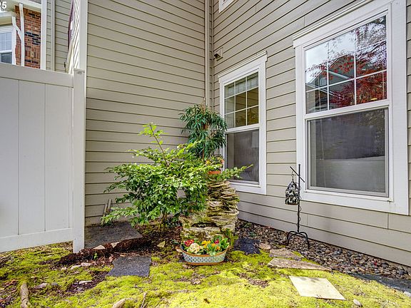 3rd image of 1170 NE 64th Ln Unit 1202