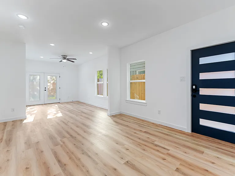 9324 Firnat St #B — Photo 12