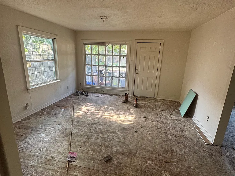 W Highland Ave — Photo 1