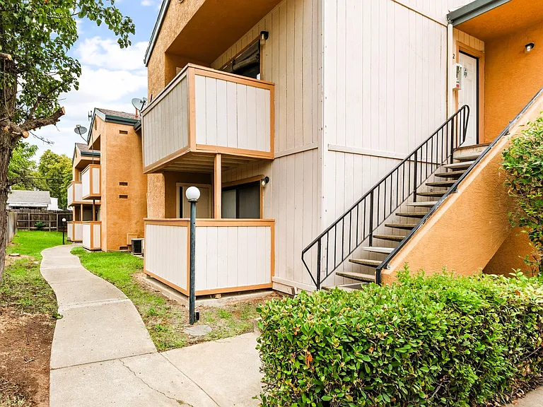 Fawn Terrace — Photo 11
