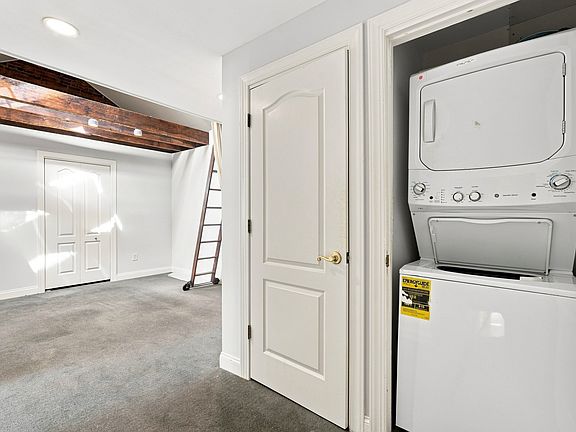 5th image of 902 Spruce St APT H