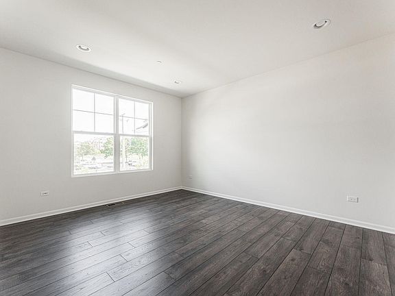 3rd image of 1946 Kingsley Cir