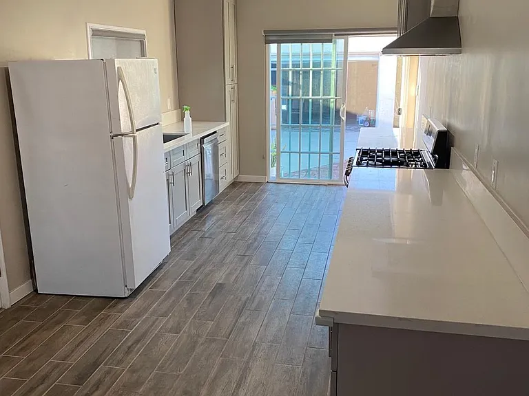 3931 Somerset Dr — Photo 16