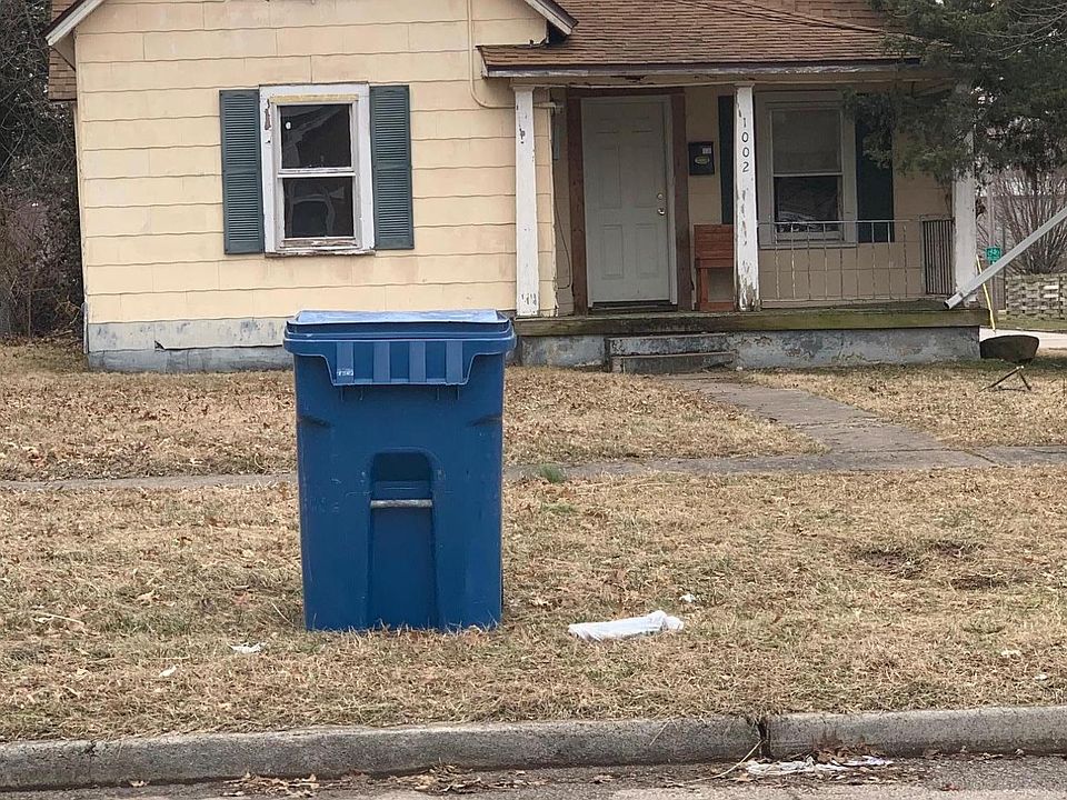 2nd image of 1002 N Rogers Ave