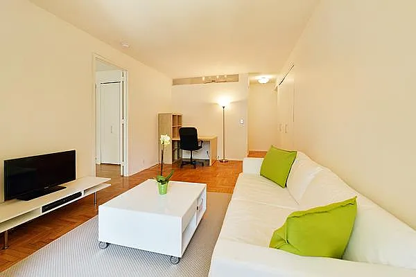 Rented by Sumitomo Real Estate Sales | media 18