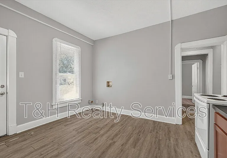 100 N Muessing St — Photo 16