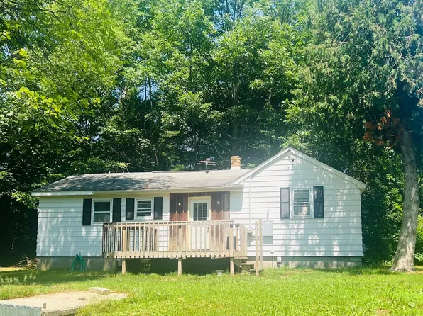 2777 S Comstock Ave, Fremont, MI 49412