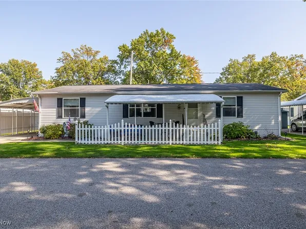 18 Peach St, Olmsted Falls, OH 44138