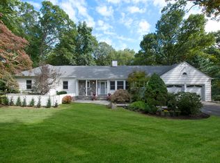 11 Pin Oak Ln, Cos Cob, CT 06807
