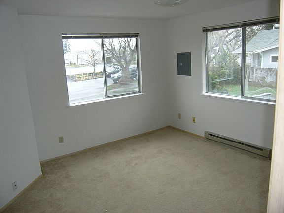 2nd image of 950 SE Ireland St #201