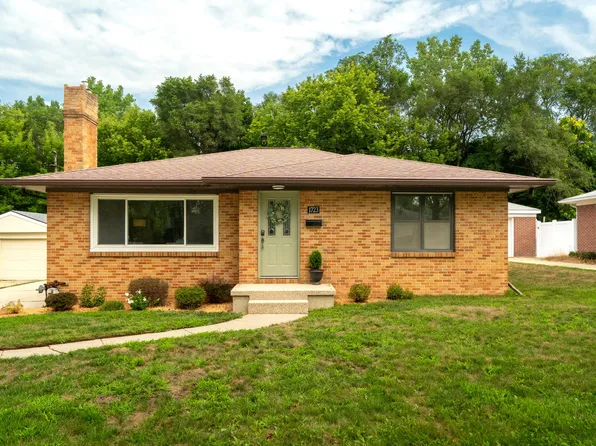 1723 8th St NW, Grand Rapids, MI 49504
