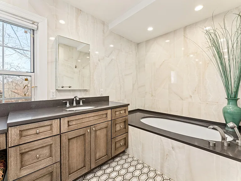 803 Barberry Ln — Photo 15