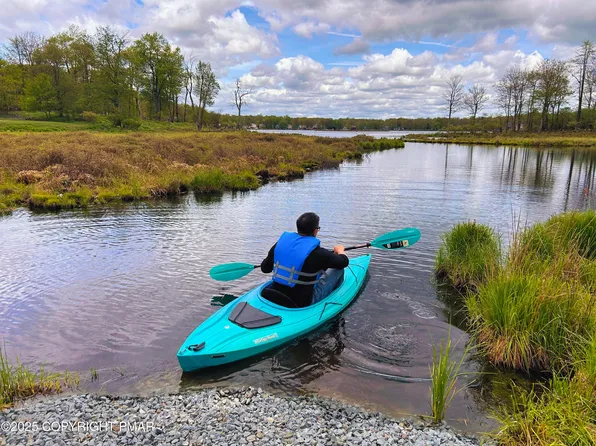 2255 Whippoorwill Dr, Tobyhanna, PA 18466