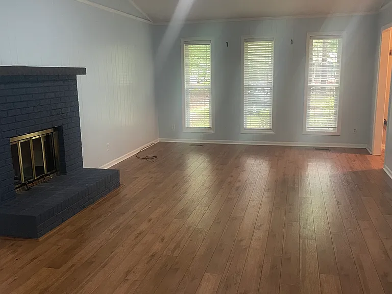 704 Wendy Way — Photo 2