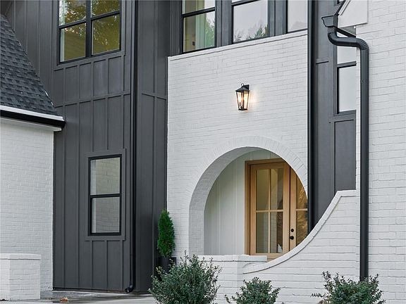 3rd image of 7160 Shady Grove Rd