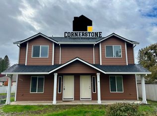 297 Sowell Dr #B, Shady Cove, OR