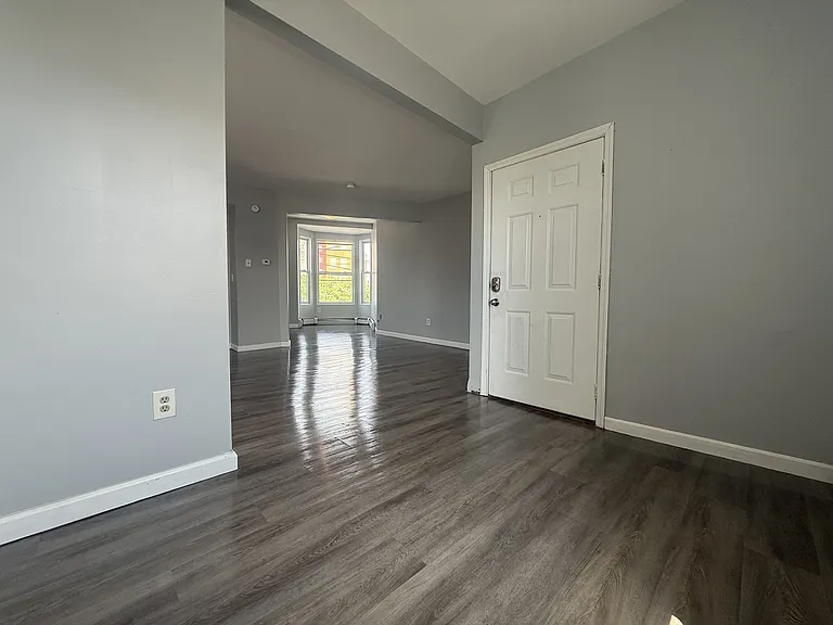 300 Morton Ave #2 — Photo 4