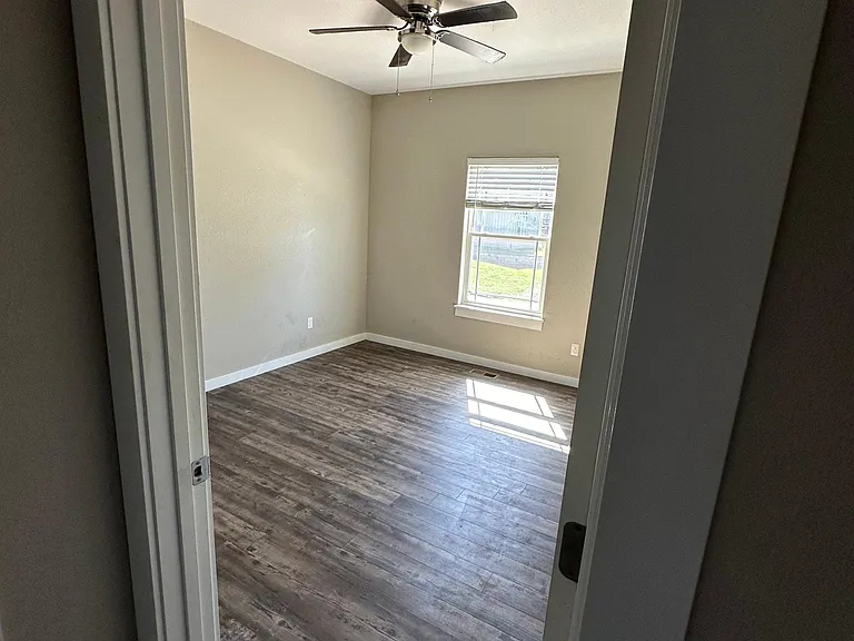 2527 S Adele Ave — Photo 8