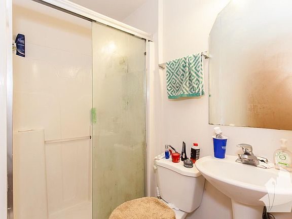 2nd image of 819 N Wood St #1A