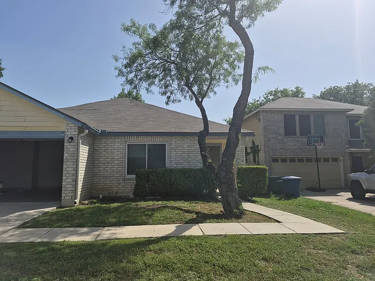 4414 Stradford Pl — Photo 1