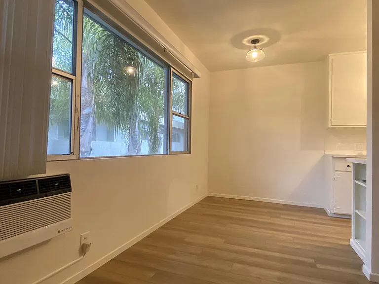 1241 Amherst Ave #8 — Photo 4
