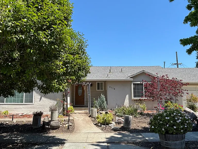 3172 San Clemente Ave — Photo 1