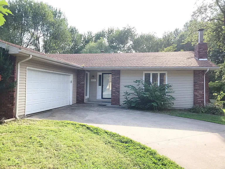 4521 S Ridgecrest Dr — Photo 1